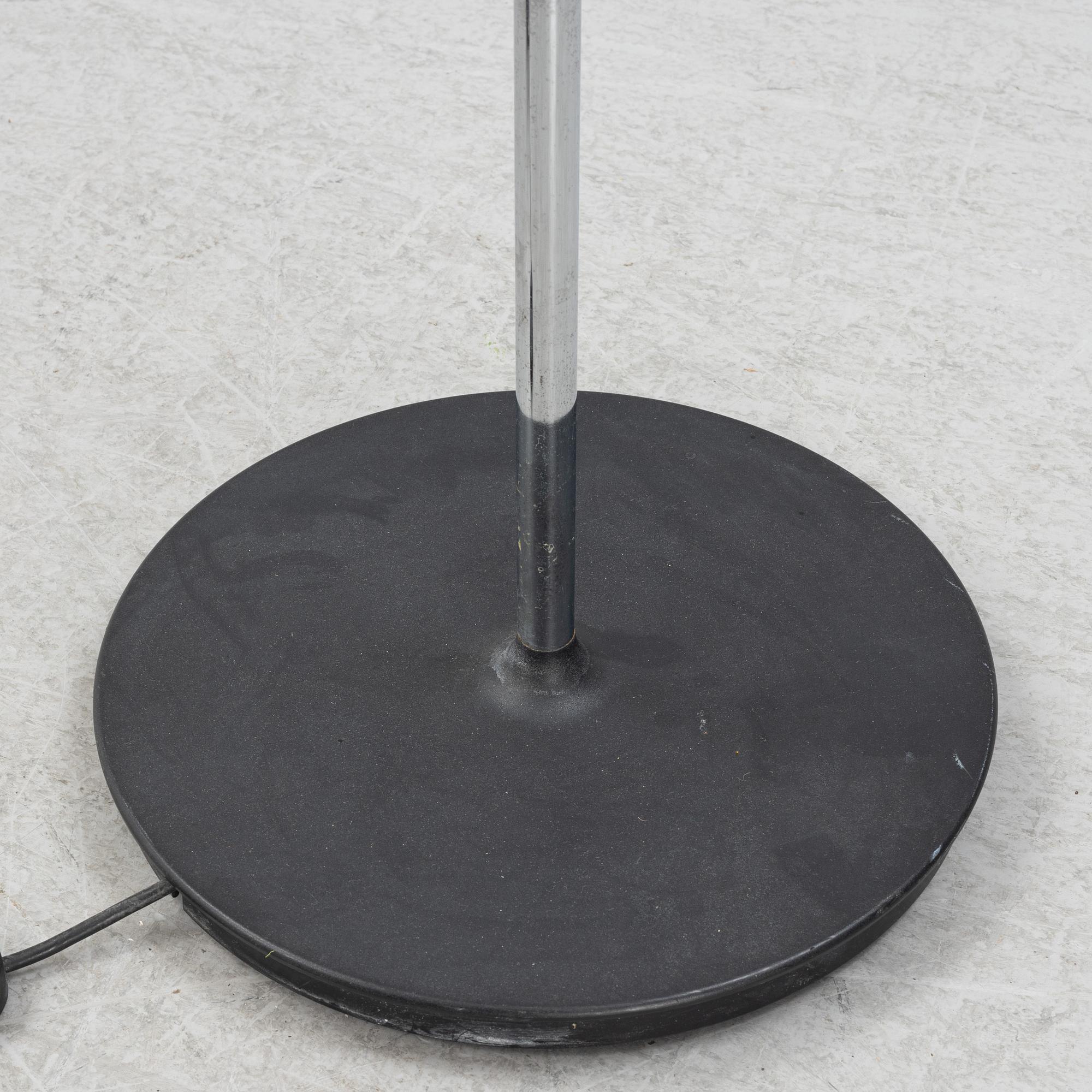 Poul Henningsen, golvlampa, "PH-80", Louis Poulsen, Danmark.