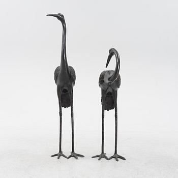 Dekorationsfåglar, ett par, patinerad metall, 1900-tal.