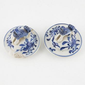 Five blue and white porcelain pieces, China, Qing dynasty, 18th-19th century.