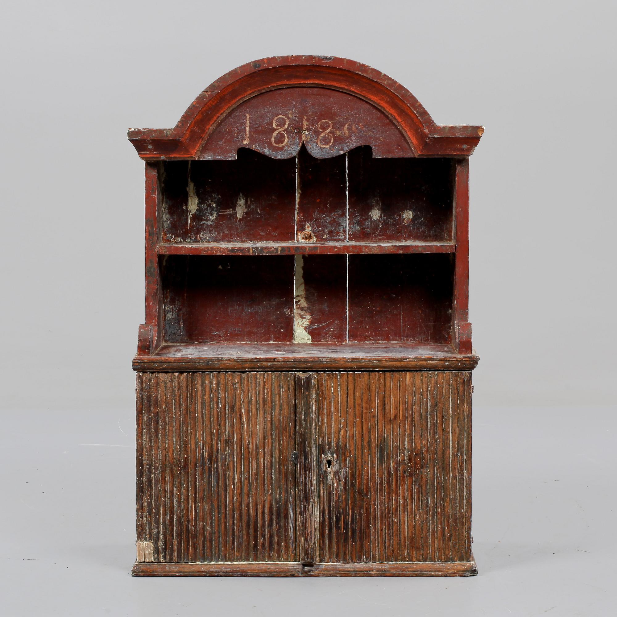 HÄNGSKÅP, allmoge, 1800-tal.