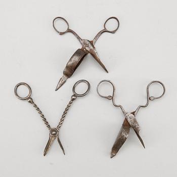 LJUSSAXAR, 3 st, smidesjärn, 1700/1800-tal.