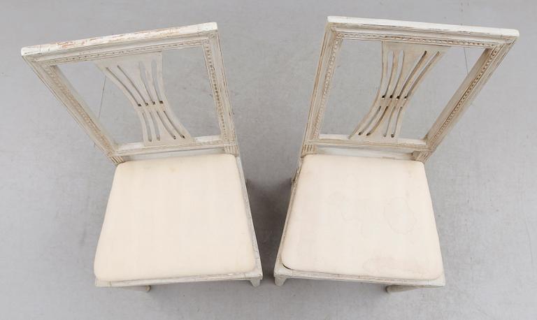 STOLAR, 2 st, sengustavianska, omkring år 1800.