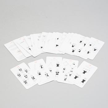 KNOTTING CARDS, "Cartes À Nouer", Hermès. Kort i originaletui med 21 olika sätt att knyta Hermès-scarfar på.