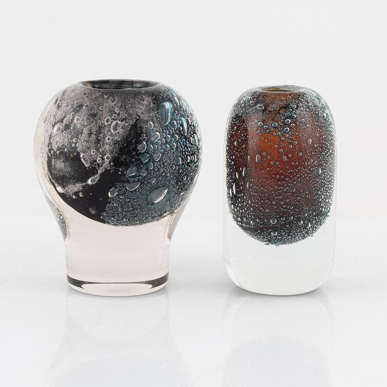 Heikki Orvola, vaser, 2 st, "Vulcano", Nuutajärvi Notsjö, Finland.