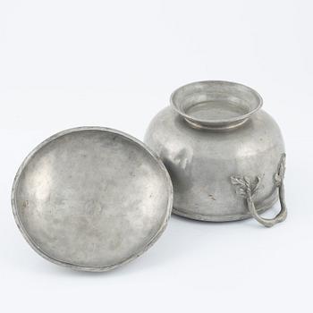 A Swedish 19th century pewter tureen, mark of Johan Fredrik Gellerstedt, Härnösand 1834.