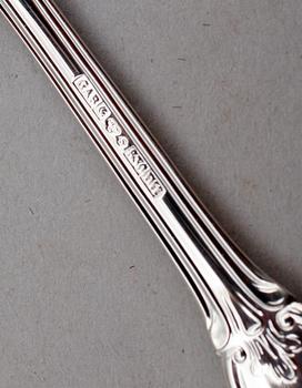 KAFFESKEDAR, 24 st, silver, olika modeller bla Olga och gammeldansk. Vikt ca 298 g.