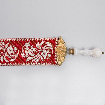 SPJÄLLBAND, broderat, 1800-talets andra hälft.