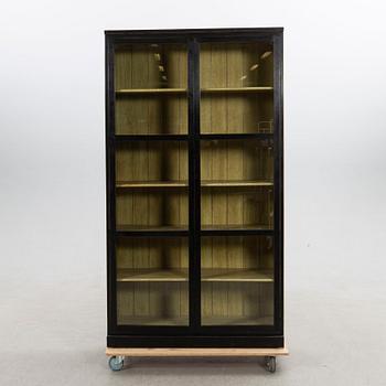 Vitrinskåp 2000-tal.