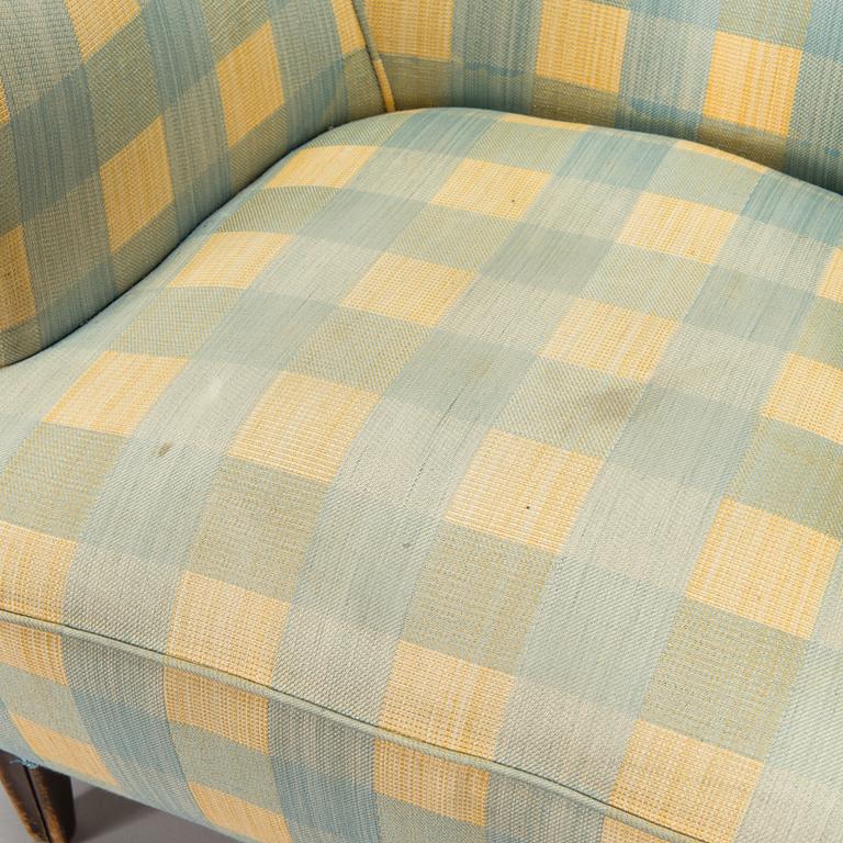 A 1950's arm chair.