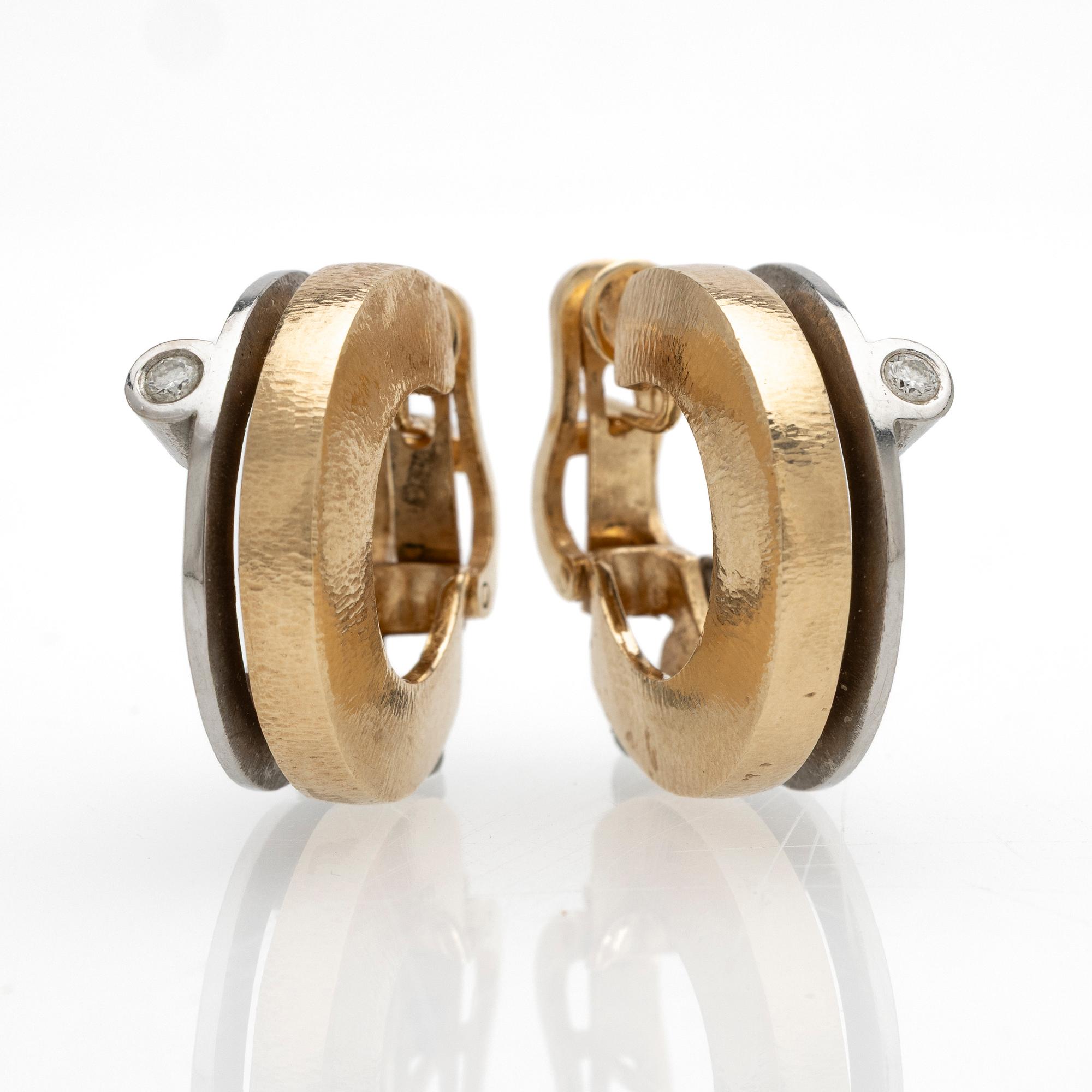 Ole Lynggaard, Earrings, a pair, 18K gold and white gold with brilliant-cut diamonds.