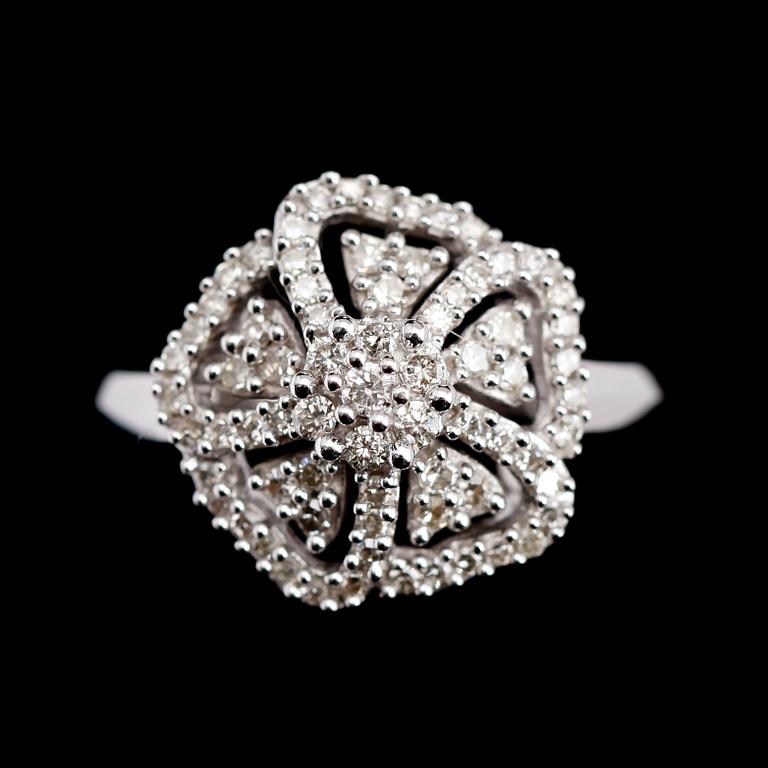 RING, 10 k vitguld, briljantslipade diamanter tot ca 0.50 ct.