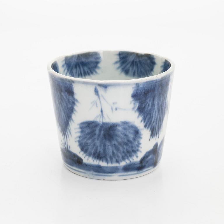 Mugg, porslin, Japan, Meiji (1868-1912) och vas, Meiji, tidigt 1900-tal.