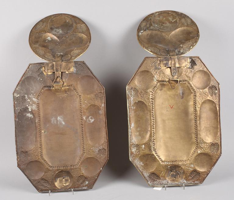 VÄGGPLÅTAR, ett par, mässing, barockstil, 1800-talets slut.