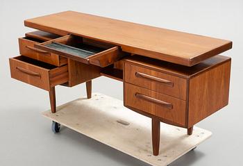 SIDEBOARD / SKRIVBORD, "G-Plan", omkring 1900-talets mitt.