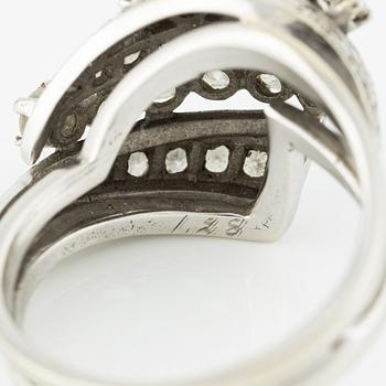 Ring in white gold with brilliant and octagon-cut diamonds.