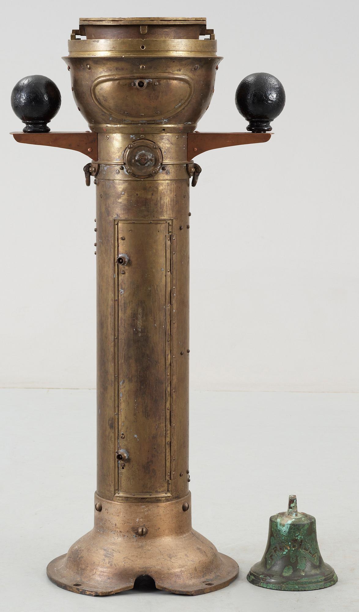 NAKTERHUS SAMT FARTYGSKLOCKA, mässing resp brons, 1930.