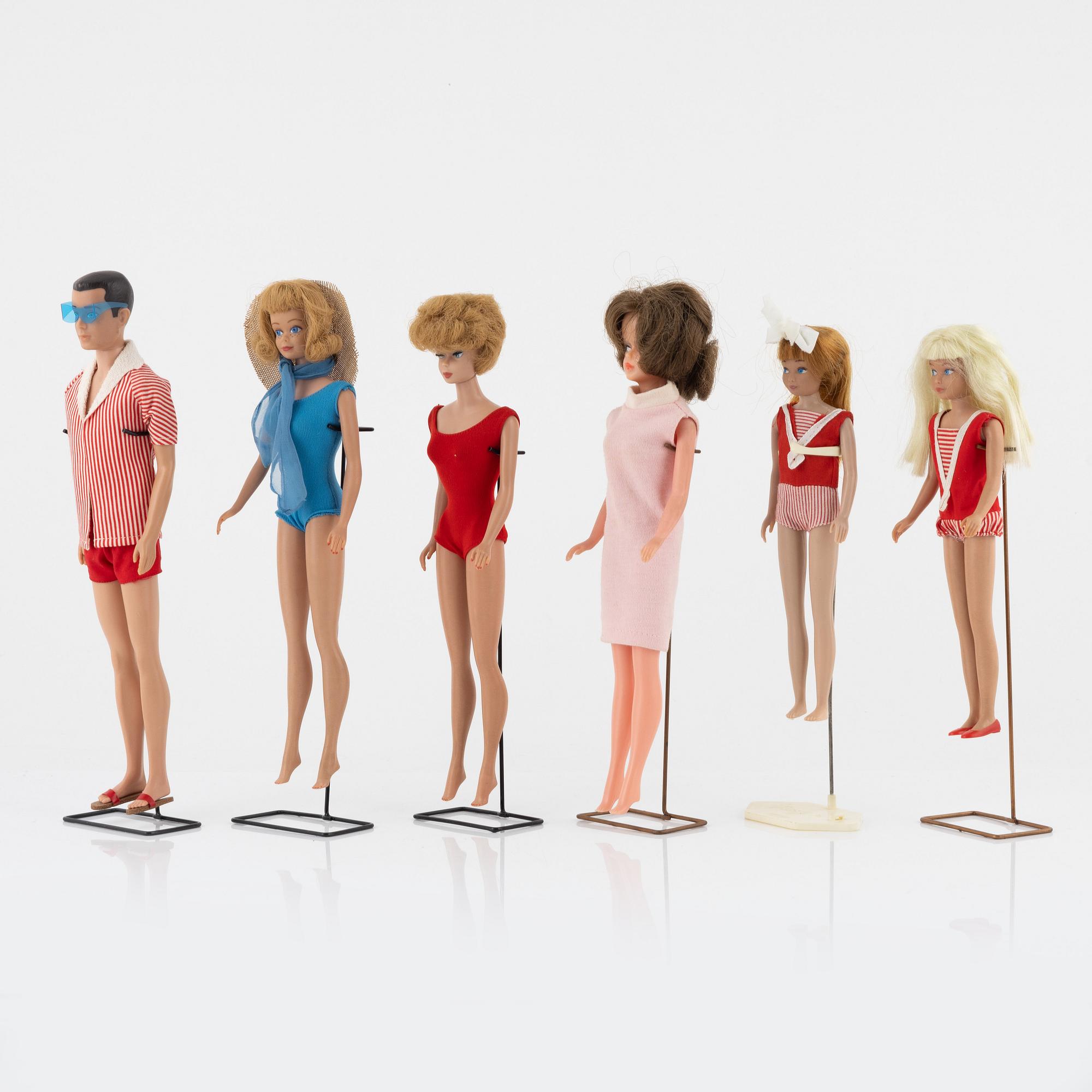 Barbie and Tressy, 5 dolls in box, along with clothes and accessories, Mattel, 1960s.
