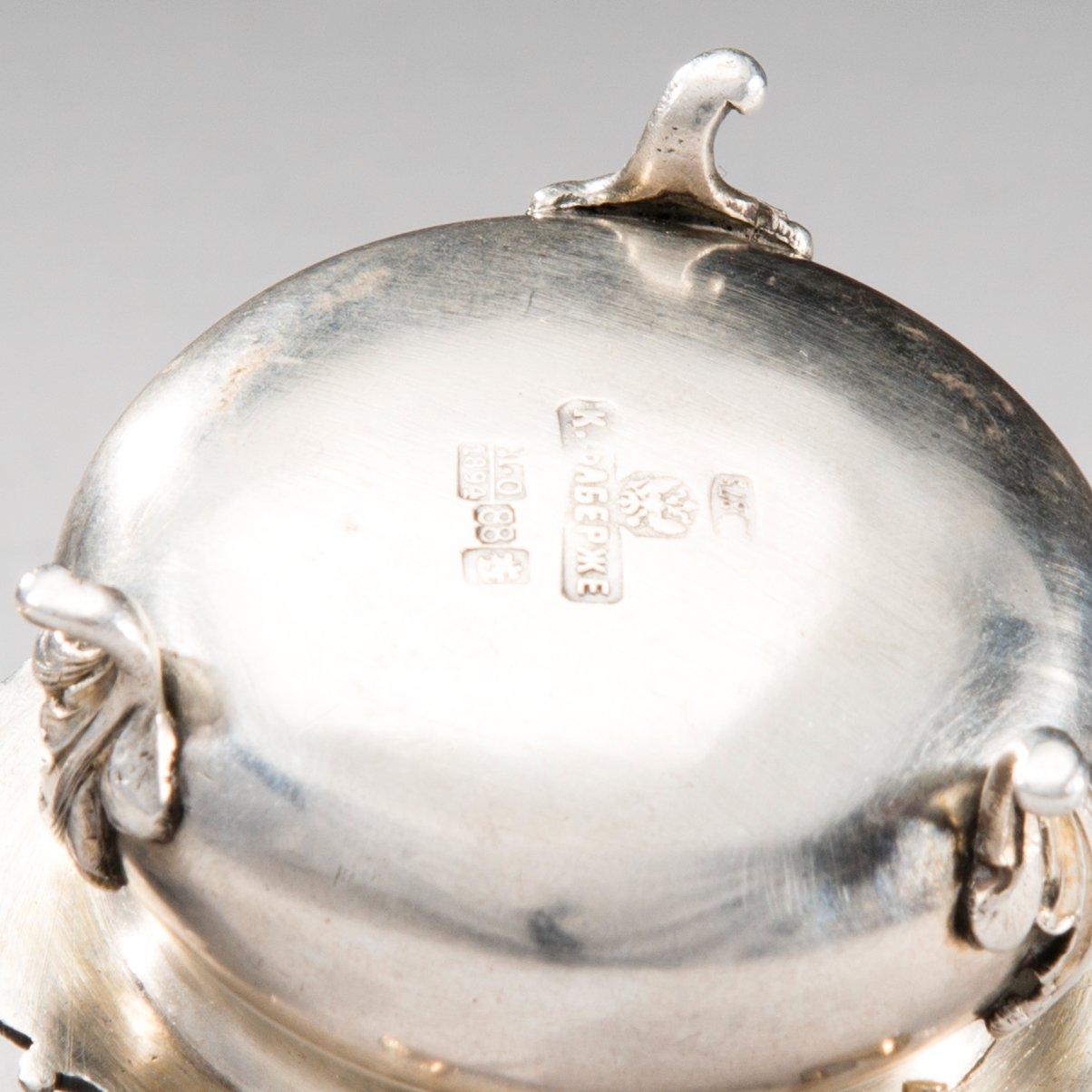 ETT PAR FABERGÉ SALTKAR.