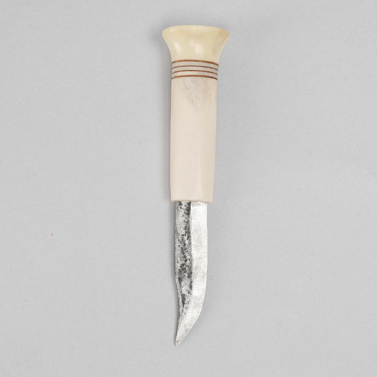 Ingvar Svonni, a reindeer antler knife, signed.