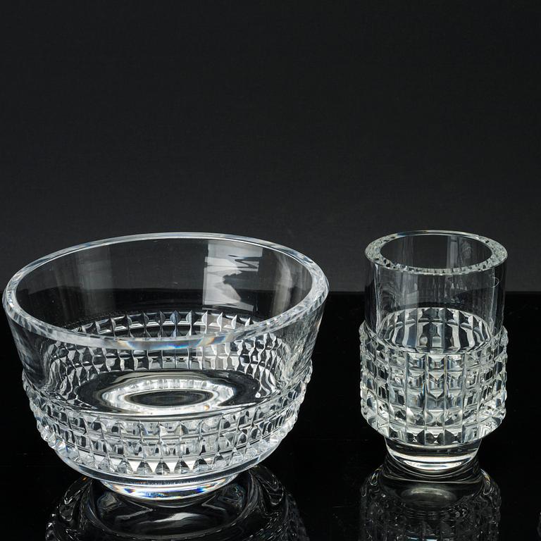 A set of 14 "Corona" Bengt Edenfalk glass objects, Skruf, later part of the 20th century.