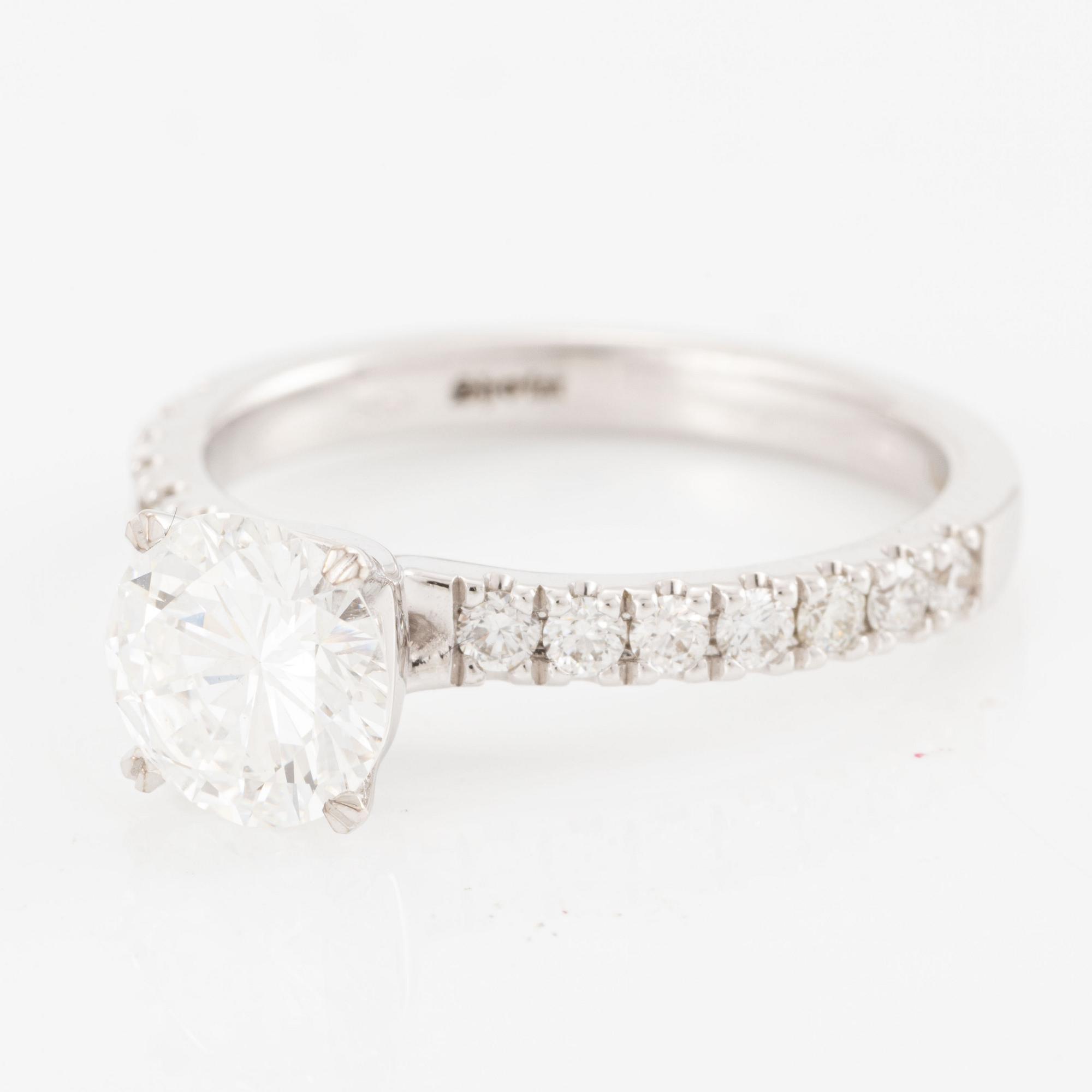 Ring, 18K white gold with brilliant-cut diamond 1.32 ct,.