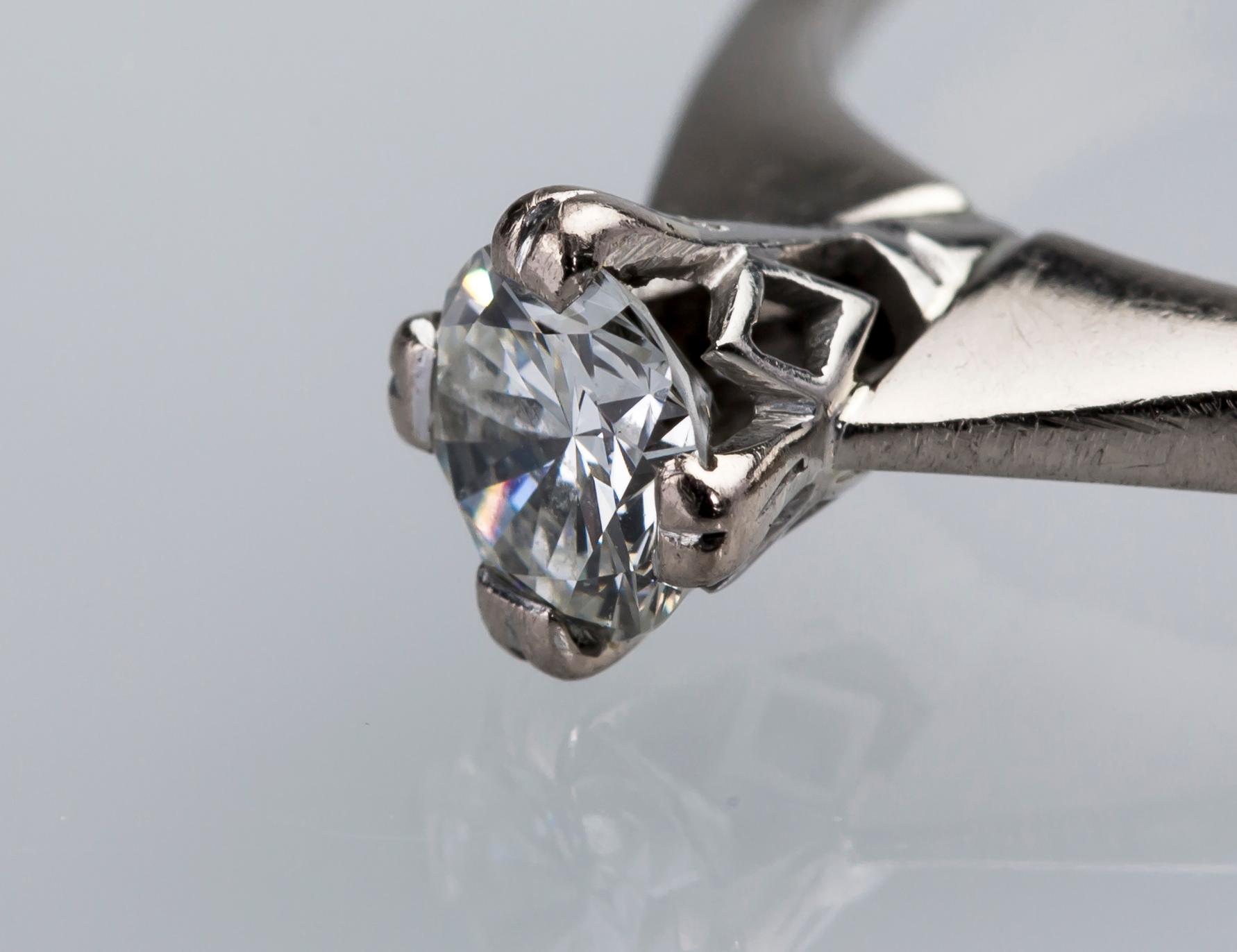 RING, 18 K vitguld med briljantslipad diamant ca 0.44 ct. Vikt ca 3,2 g.