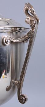 BRÄNNVINSCISTERN, nysilver, bär otydl stmpl, 1900-tal.