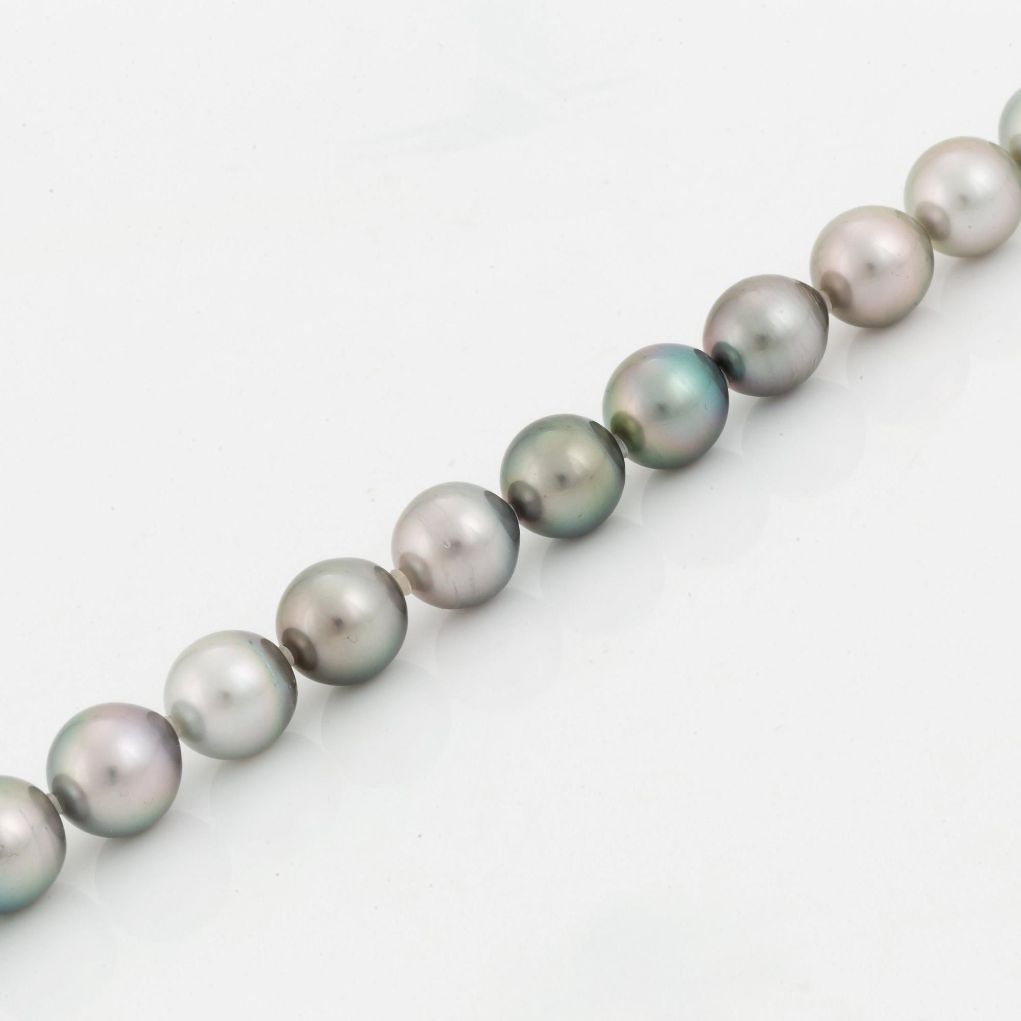 A Tahitian cultured pearl necklace.