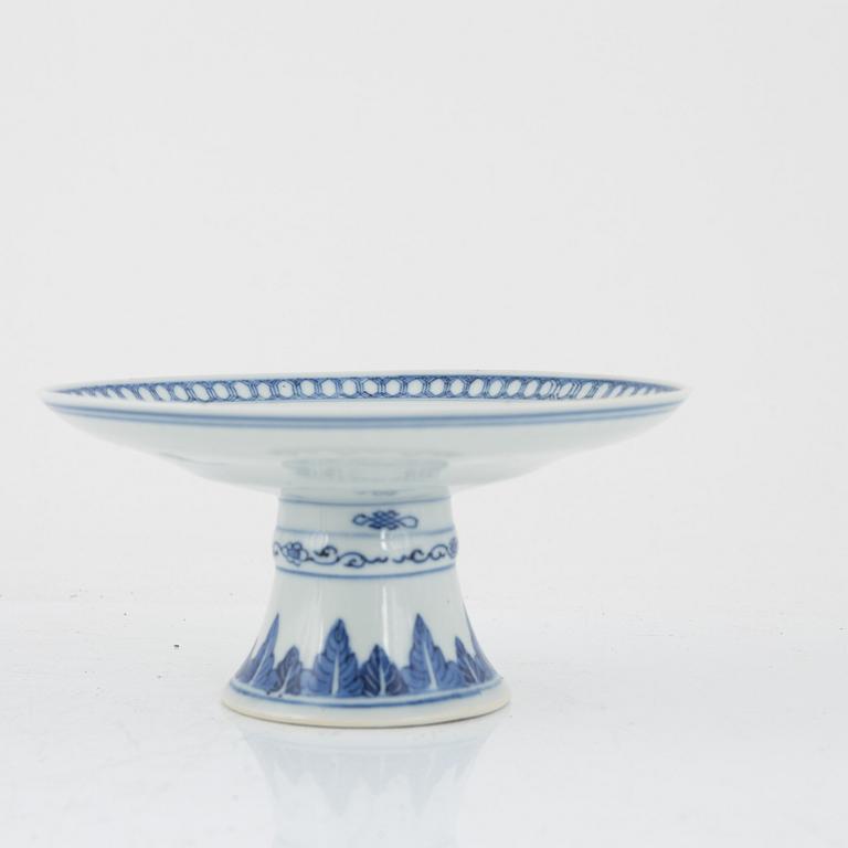 A blue and white Chinese stemcup, late Qing dynasty / around 1900.