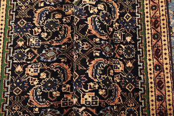 A carpet, Tabriz, ca 288 x 181 cm.