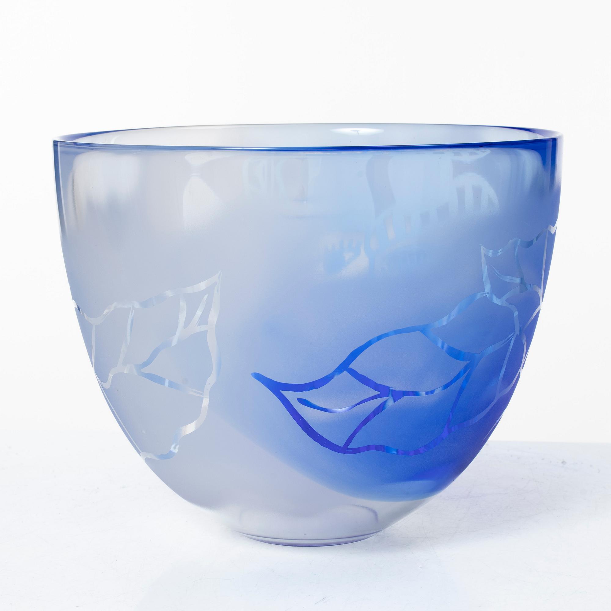 Ulrica Hydman-Vallien, a bowl, Kosta Boda.