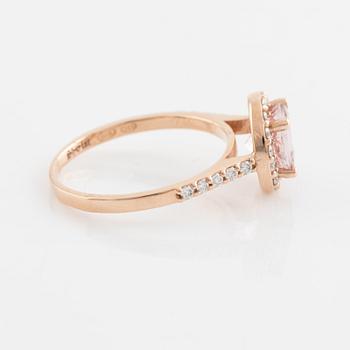 Ring, med morganit och briljantslipade diamanter.