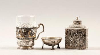 TEGLASHÅLLARE, DOSA och SALTKAR, silver, bl a Anders Nilsson, Lund 1913. 326 g.