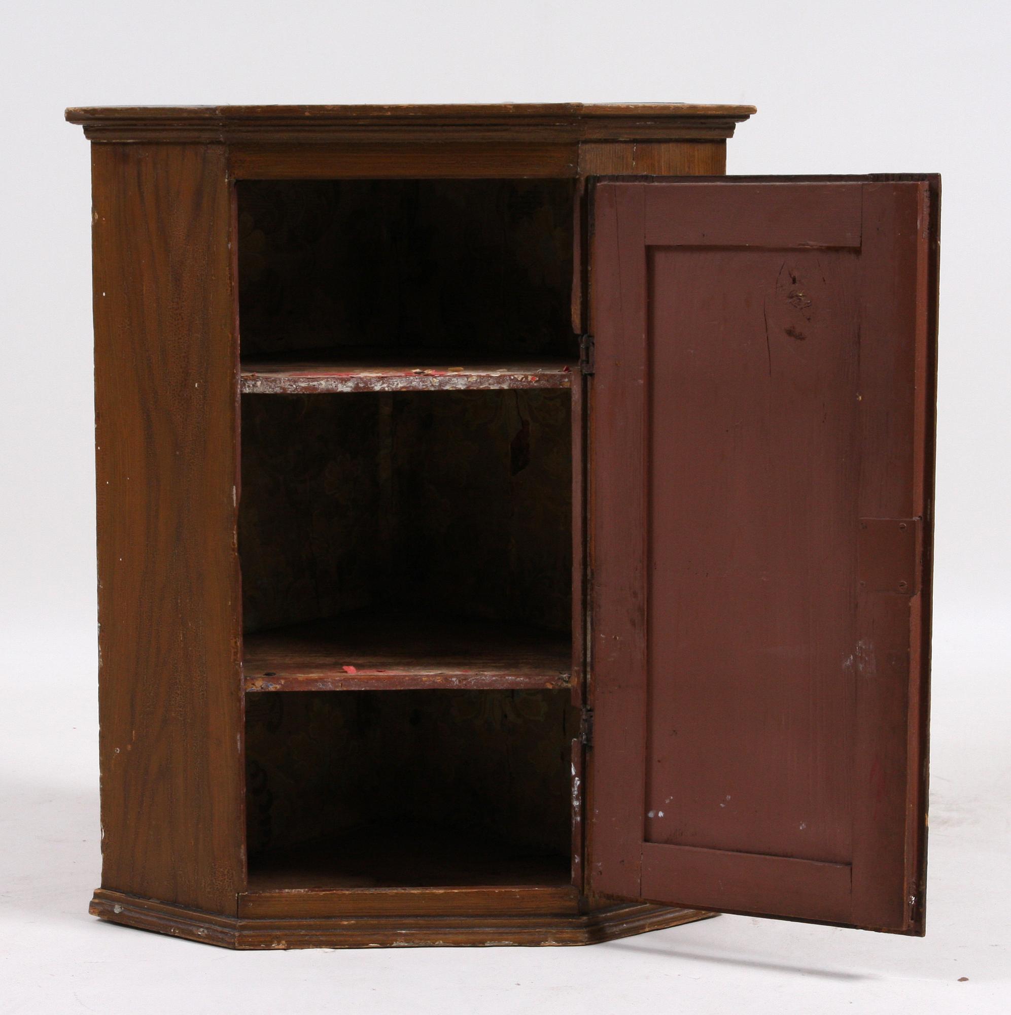 HÖRNSKÅP, 1800-tal.