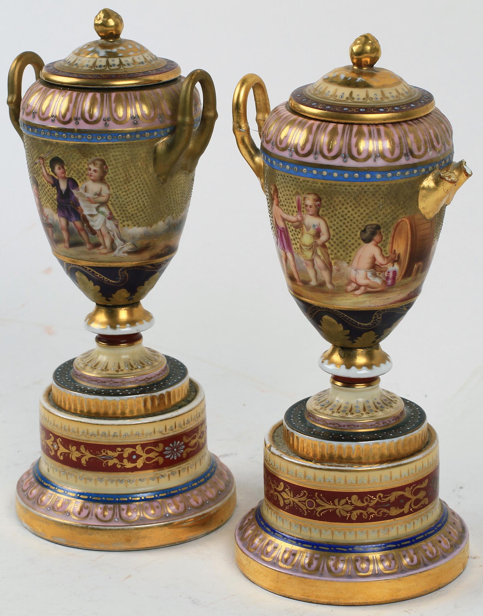 LOCKVASER, ett par, porslin, 1800-tal märkt Spiel.