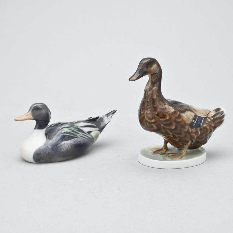 FIGURINER, 2 st, porslin, Royal Copenhagen resp Rosenthal, 1900-talets andra hälft.