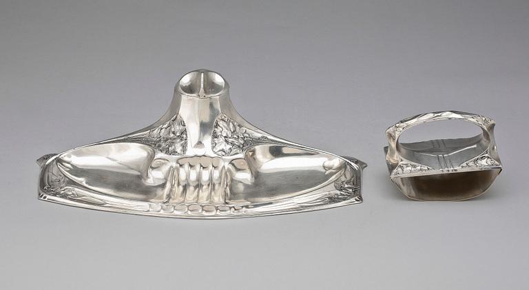 SKRIVSTÄLL samt LÄSKPAPPERSVAGGA, 2 delar, vitmetall, jugend, Kayser,  Tyskland, 1900-talets början.