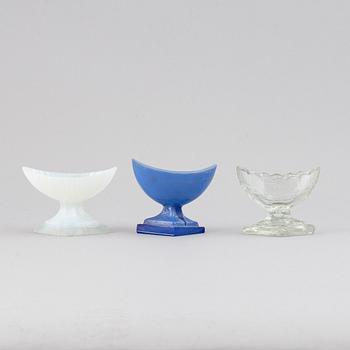 SALTKAR, 3 st, glas, omkring år 1800.