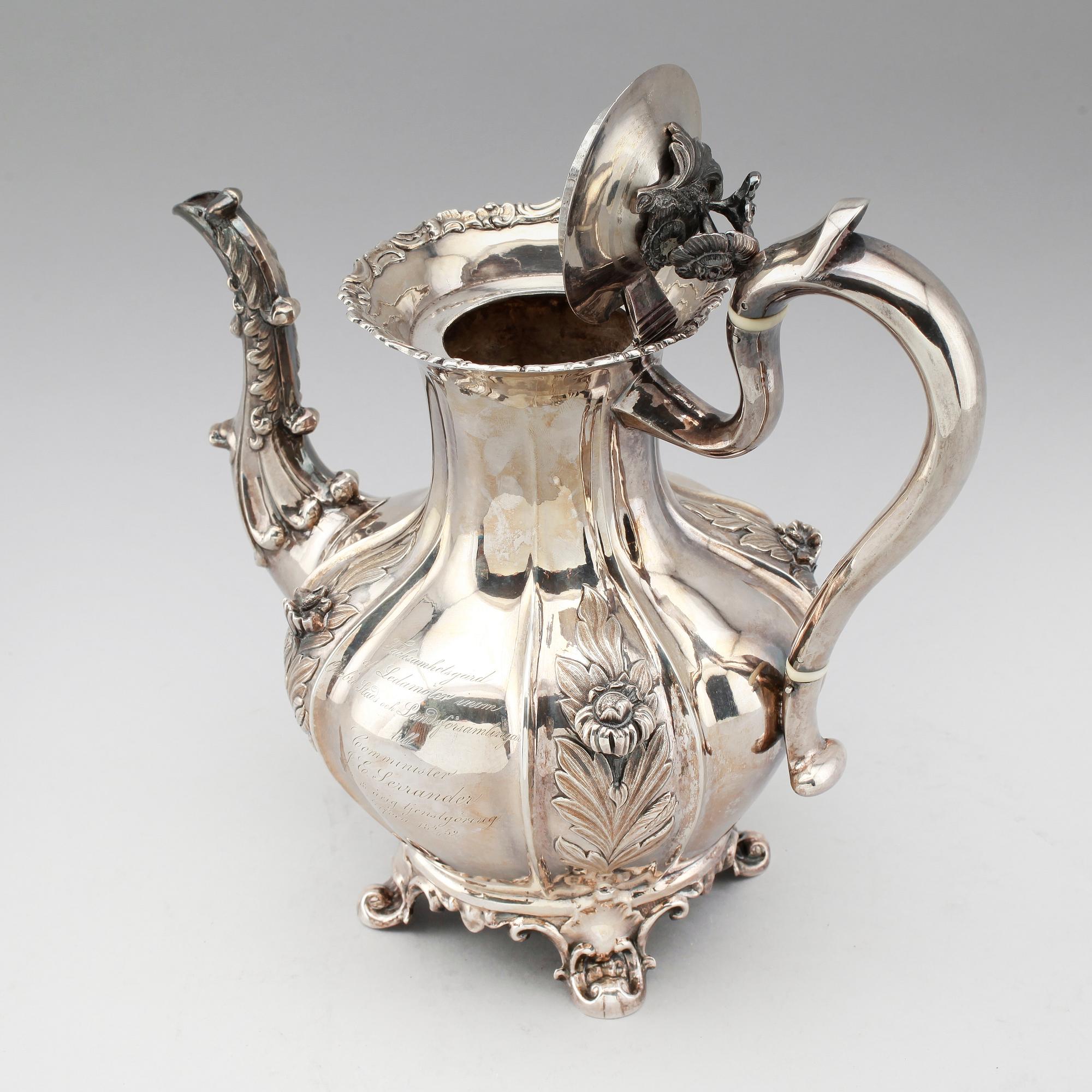 KAFFEKANNA, silver, Gustaf Folcker, Stockholm 1850. Vikt ca 1139 gram.