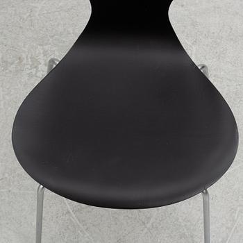 Arne Jacobsen, stolar, 4 st,"Måsen"/"Liljan", Fritz Hansen, Danmark, 1970-71.