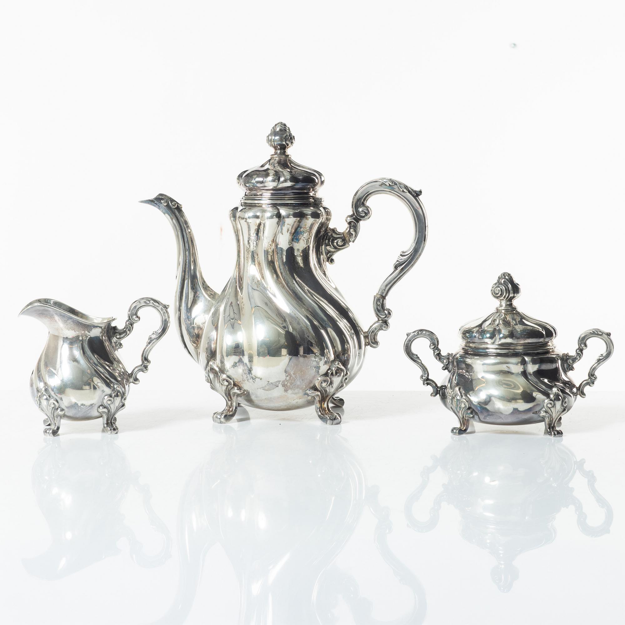 A Norwegian silver Rococo style coffee pot, cream jug, and sugar bowl, Norsk Filigransfabrikk, Oslo circa 1920.