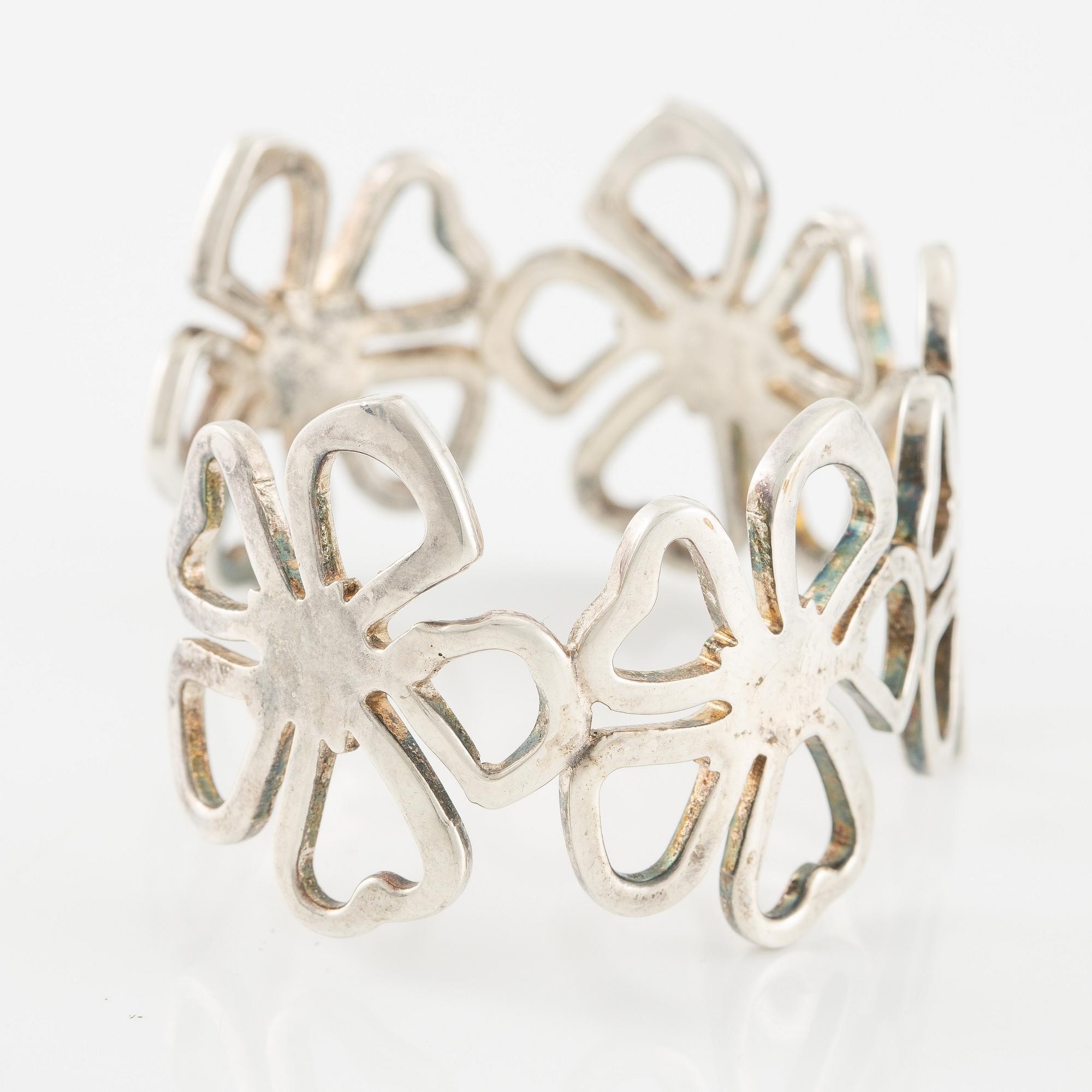 Tiffany & Co, Elsa Peretti, "Hibiscus" bangle, silver.