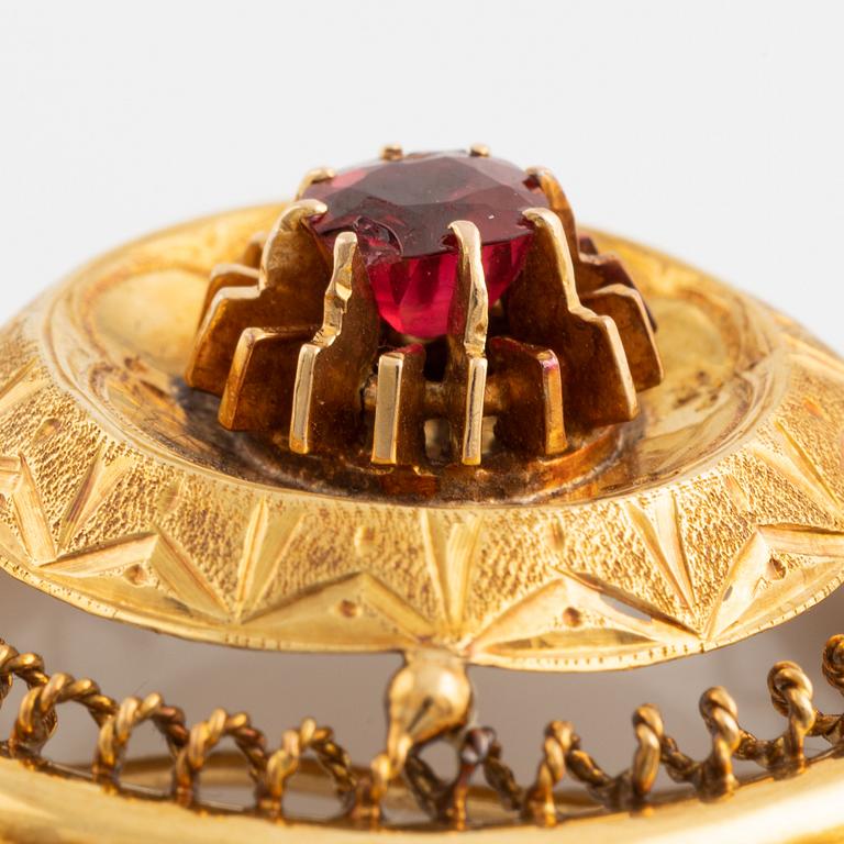 Brosch, Frankrike, 1800-tal, 18K guld med syntetisk sten.