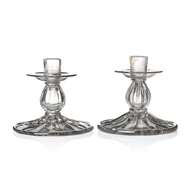 Ljusstakar, ett par, glas. Möjligen Kosta, 1800-tal.