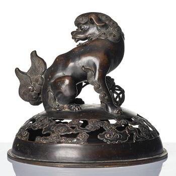 A large bronze censer with cover, Qing dynasty, 19th century.