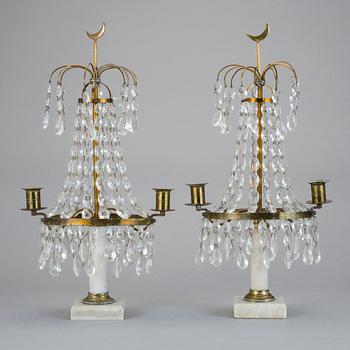 BORDSLYSTRAR, ett par, gustaviansk stil, 1900-talets första hälft.