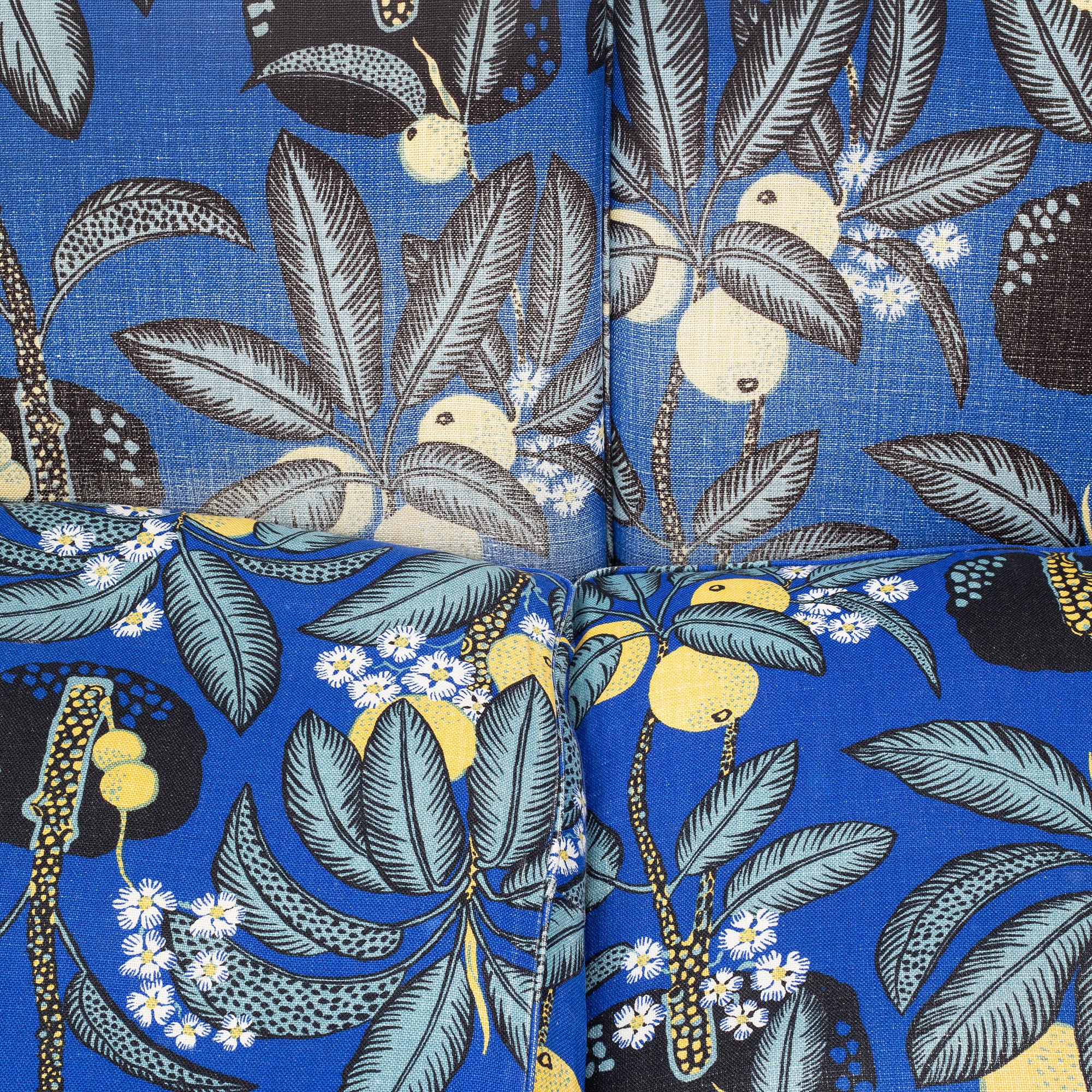 Josef Frank, a model 703 sofa, Firma Svenskt Tenn.