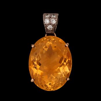 237. A citrin pendant, 47.50 ct, set with brilliant cut diamonds, tot. app. 0.85 ct.