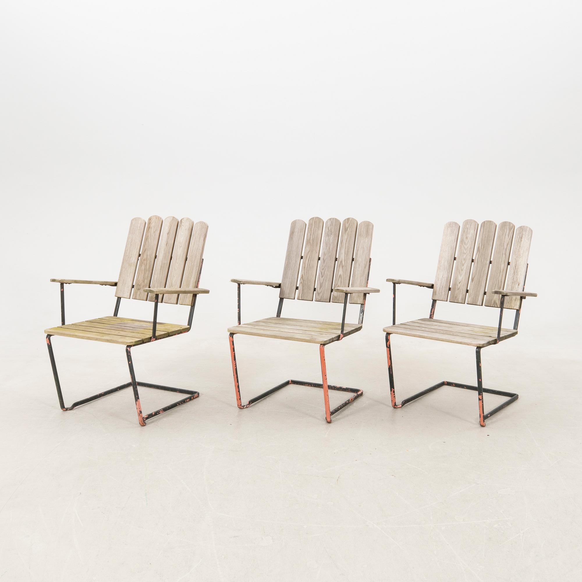 Arthur Lindqvist, Chairs "A2" 3 pcs, Grythyttan 20th century, along with accompanying table.