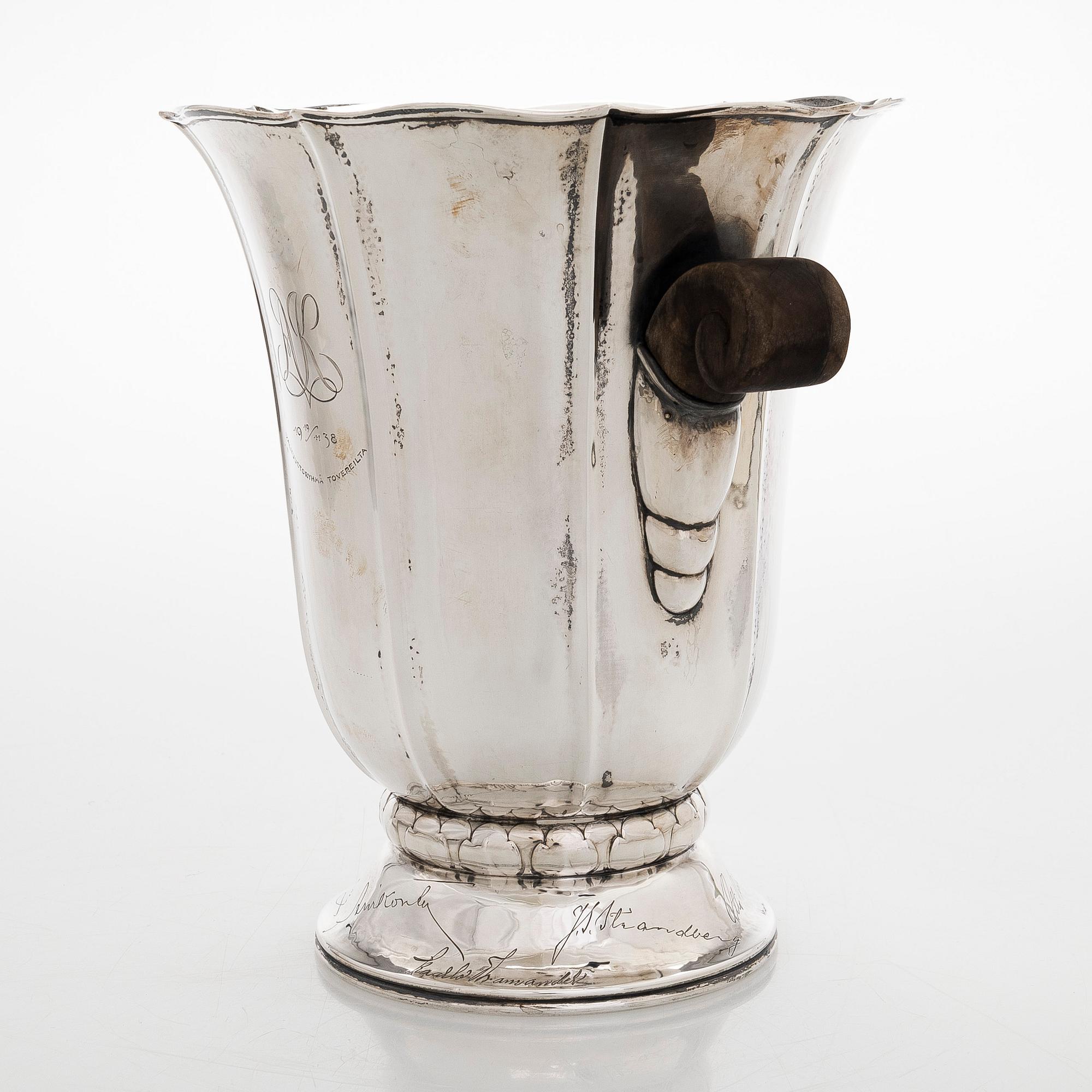 A 1030s silver champagne cooler, Kultakeskus, Hämeenlinna 1936.